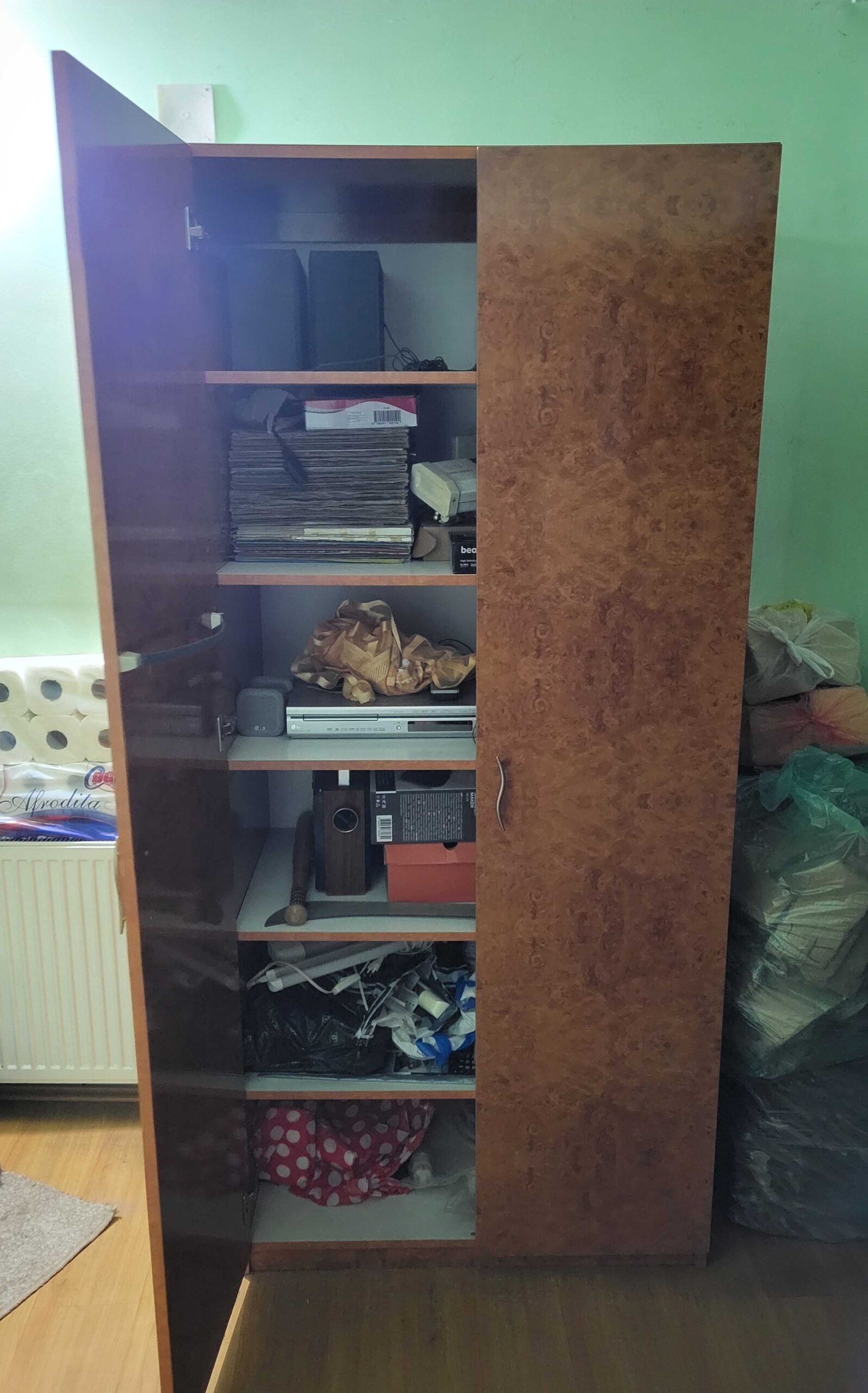 Orman za spavacu sobu ili kihinju, poklanjam.